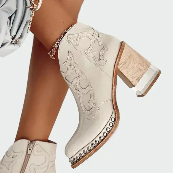 Carmen - Botas de cuero bordadas