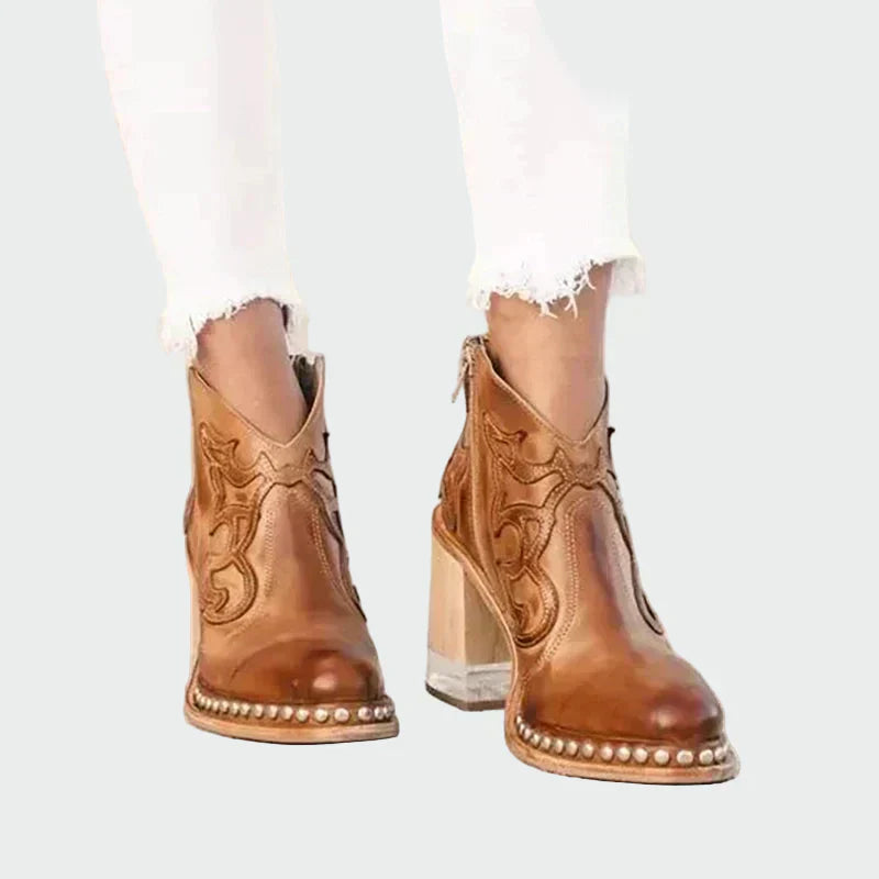 Carmen - Botas de cuero bordadas