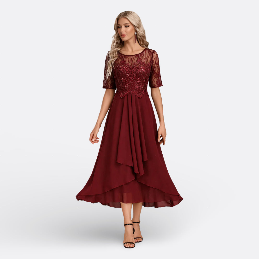Abril - Vestido de Encaje y Manga Corta