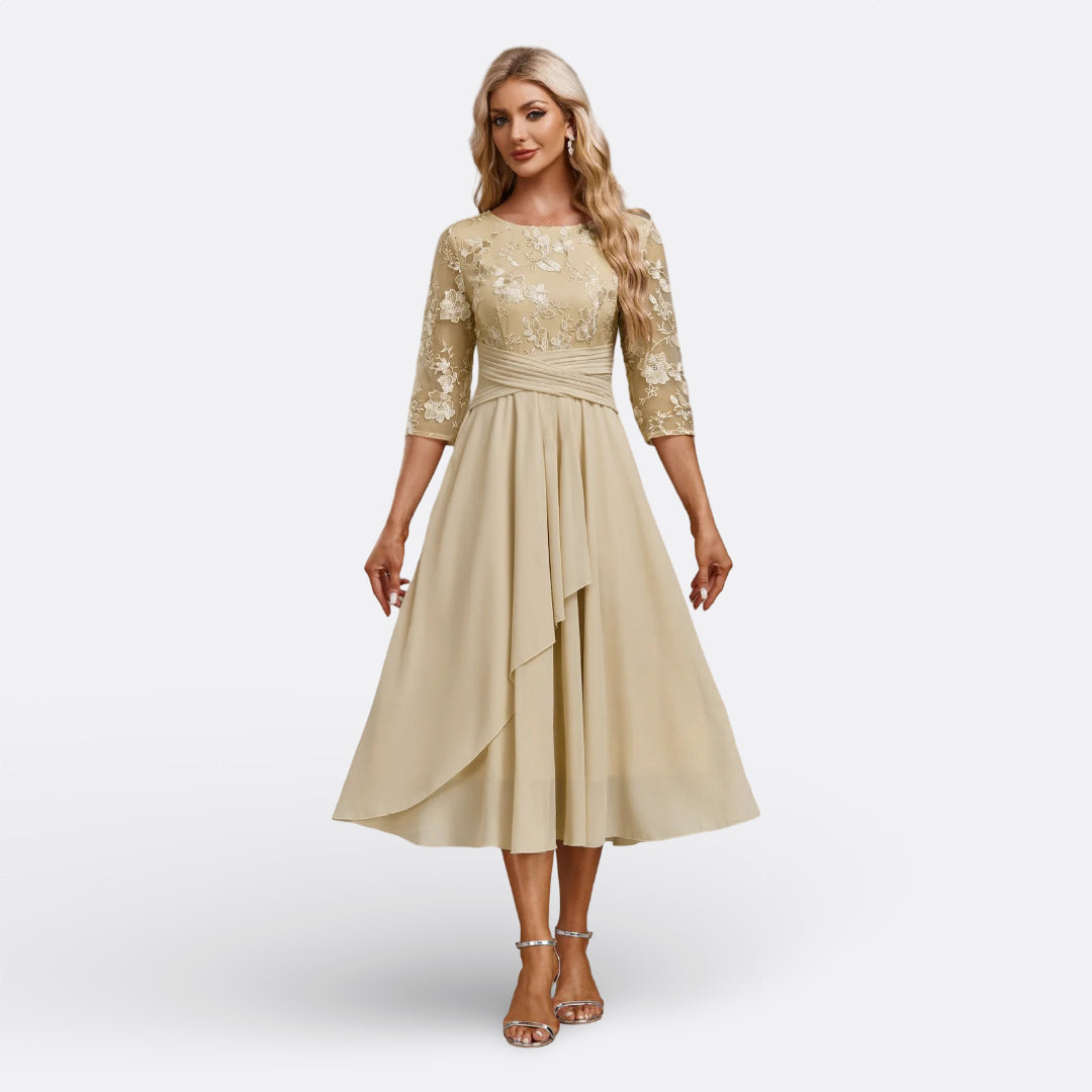 Abril - Vestido de Encaje y Manga Corta