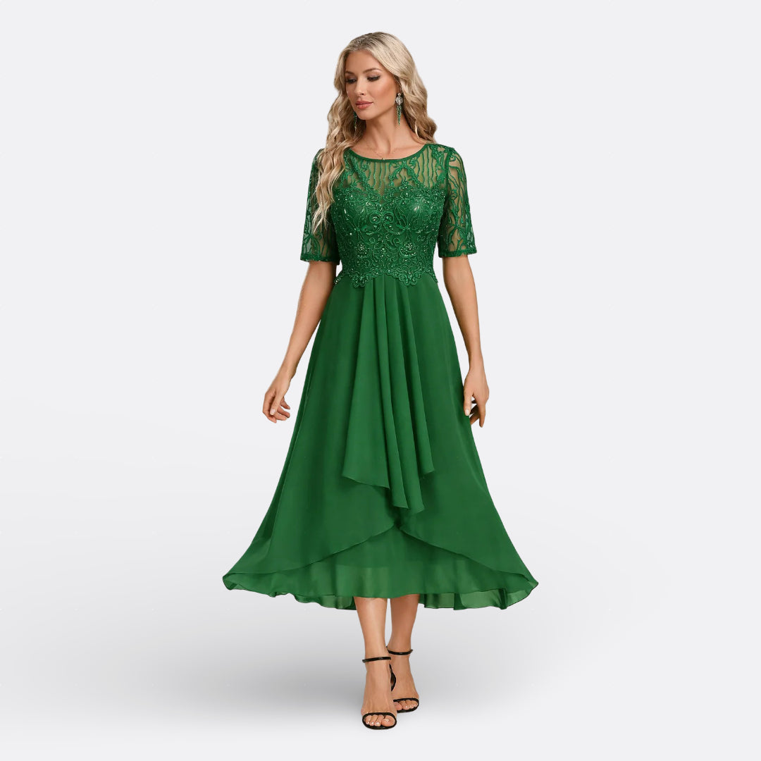 Abril - Vestido de Encaje y Manga Corta