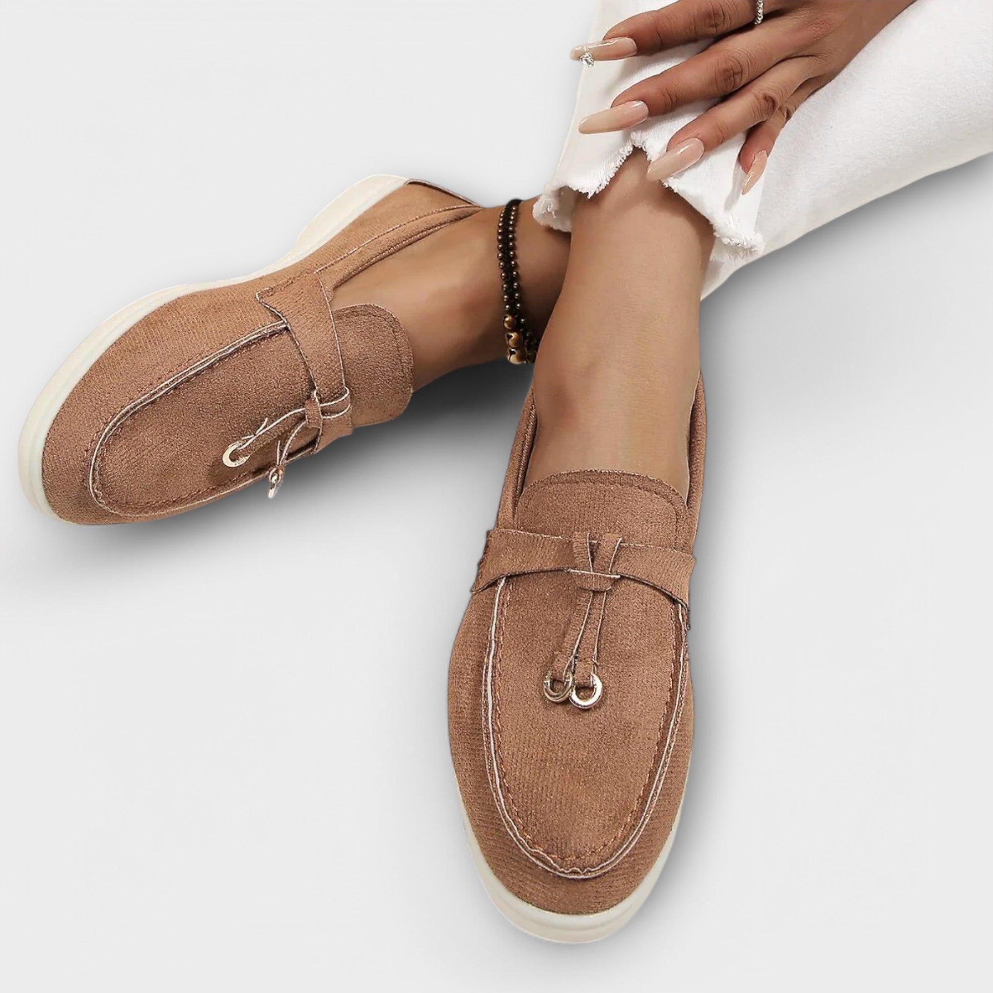 Alicia - Mocasines Femeninos Beiges con Cordón Decorativo