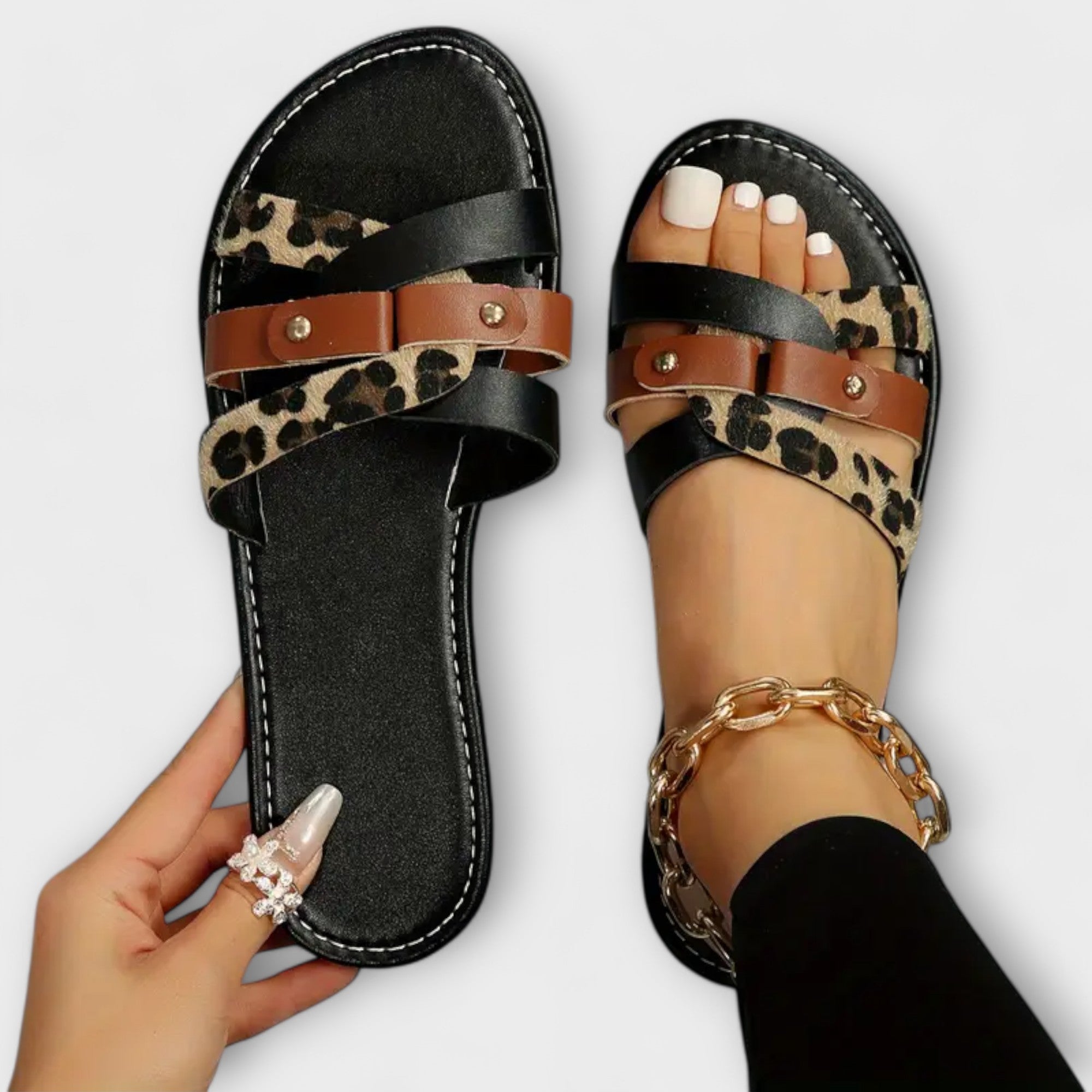 Júlia - Sandalias con tiras cruzadas de leopardo